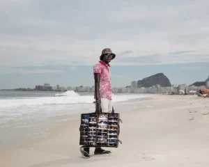 Le Brésil en mille regards : les plages de labeur de Felipe Fittipaldi